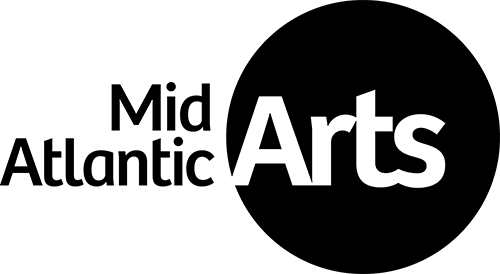 شعار Mid Atlantic Arts باللون الأسود